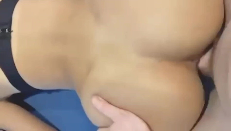 Emma Thai: Emma Thai nastolatka dziwka dostaje creampie po twardym piesku