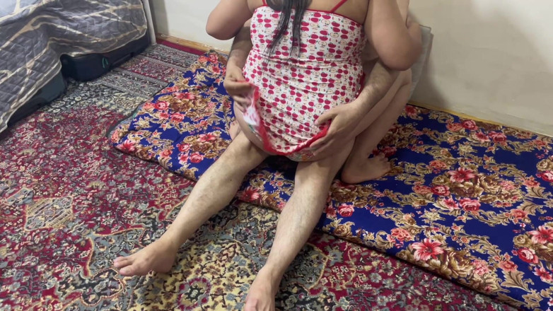Roben: Waktu lagi asik main sama adik tiriku, aku adik tiriku...