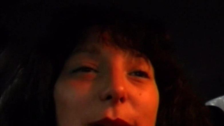 Bangora MILFs: Napalona milf nadziewanie ogromnego dildo w przygodzie na autostradzie