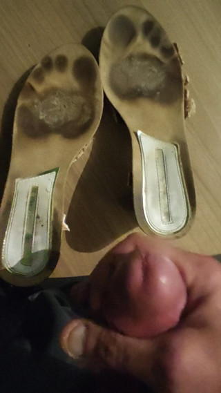 Mutsakin: Sborra nelle scarpe con le impronte digitali