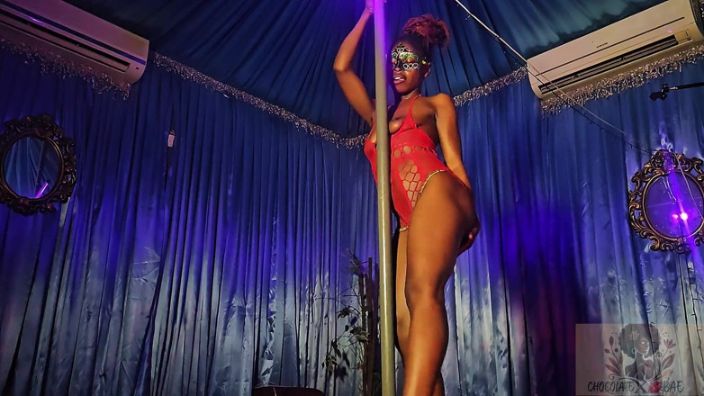 Naturelle Chocolat: Sexxxy teen-stripper arbeiten in der arbeit und üben ihre twerking-fähigkeiten, wer...