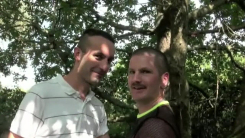 Crunch Boy: Homo geneukt door hetero nieuwsgierige jongen in expositie cruisenhout