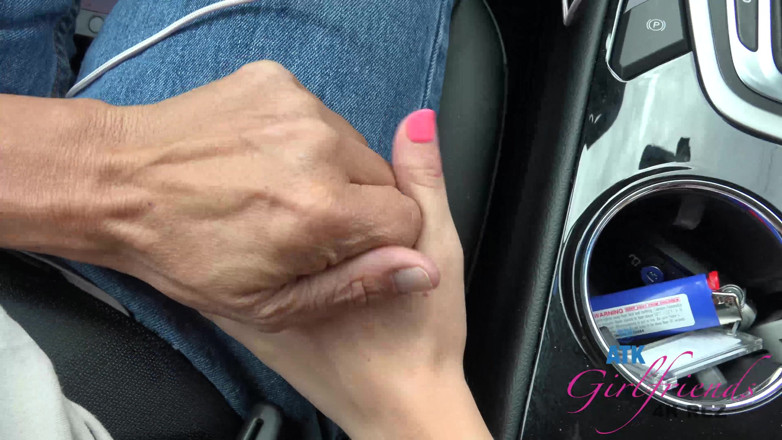 ATK Fans (Girlfriends): Bermain dengan pepek Jade betul-betul di dalam kereta