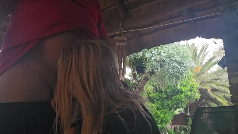 Sparowdox: 18 anos chupando pau ao ar livre no Holiday Resort