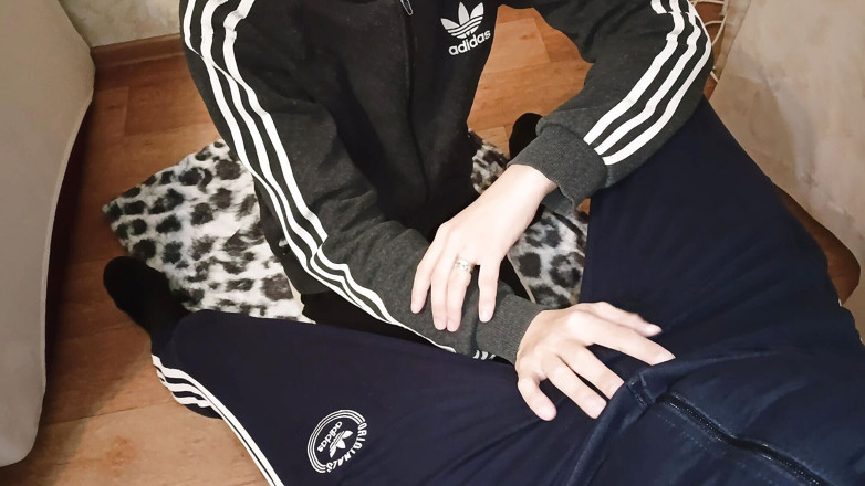 ArchiRusik: Прямий чоловік смоктав великий член прямому чоловікові в Adidas, ховався від цікавих очей!!