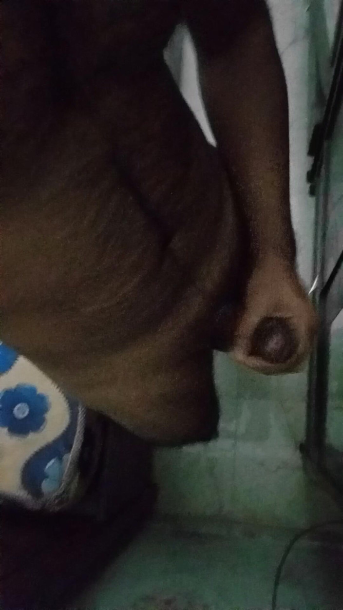 Raaz26d: Chico musculoso indio aceitado su polla y se masturba delante...