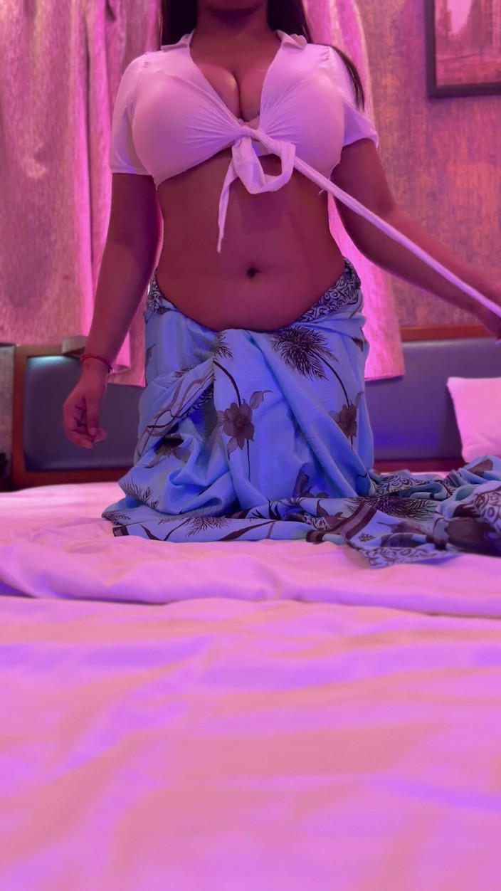 Indiankiraa: Blue Sree Striping Video