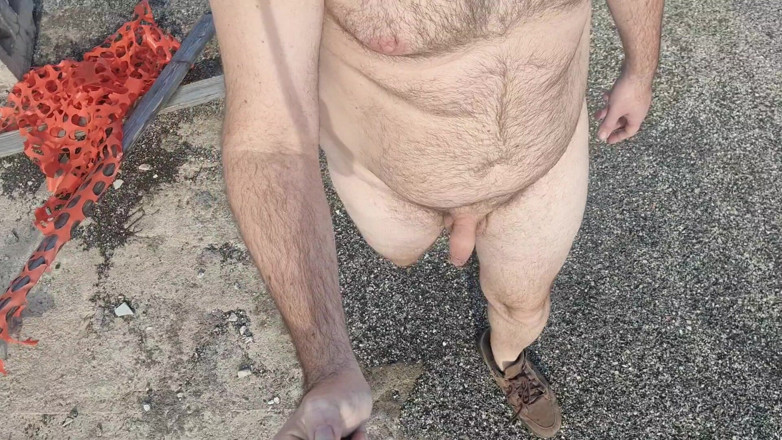 Mirko2589: Caminando completamente desnudo