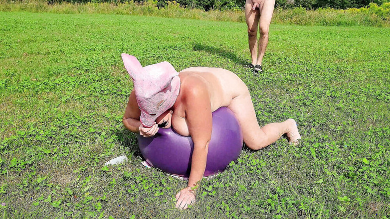 Falicha Karr: Hari piggy pantat panas di peternakan