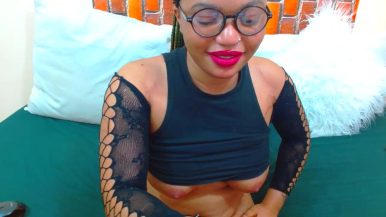 Big black clapping booties: Branle-moi mes seins géants, épisode 1004