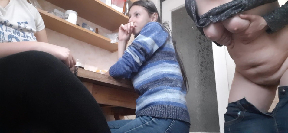 Lesbian-illusion: sambil ngomong jorok di dapur sampai orgasme berujung orgasme