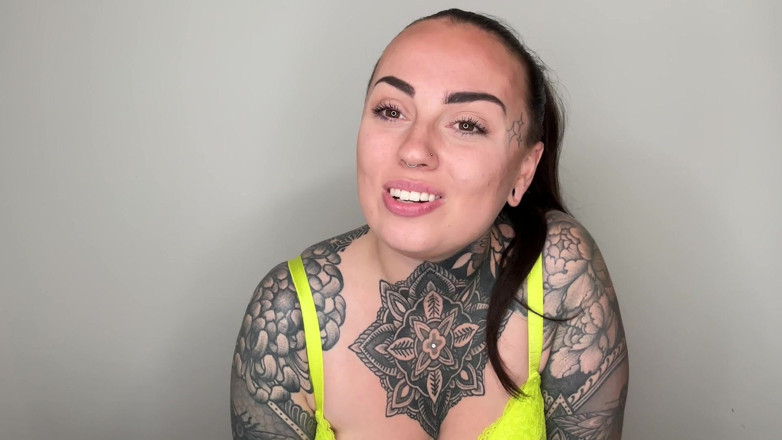 Miss Valentina: Kadın kılıklı anal eğitim