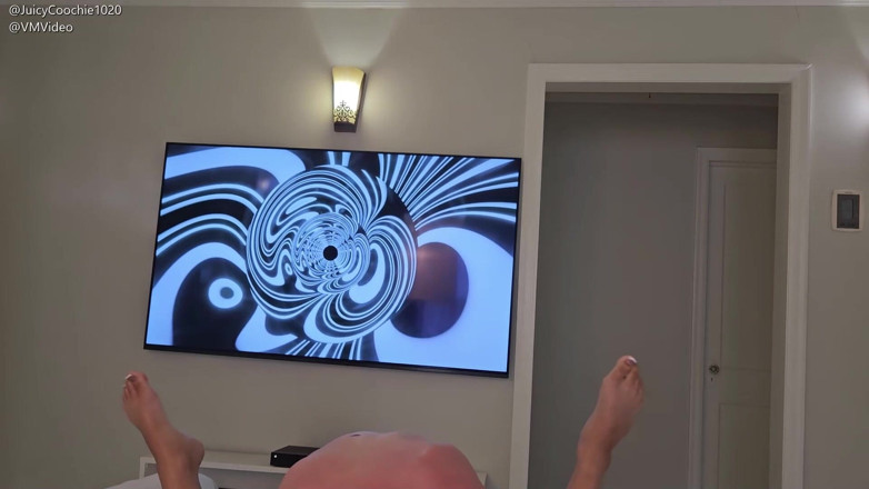 VinceMayVideo: Eerste seksscène ooit voor deze schattige 20-jarige