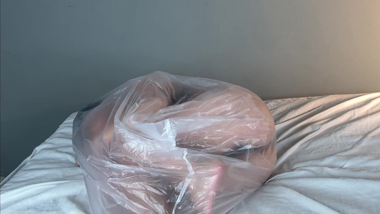Elikink: Verzweifeltes bhspiel in plastik