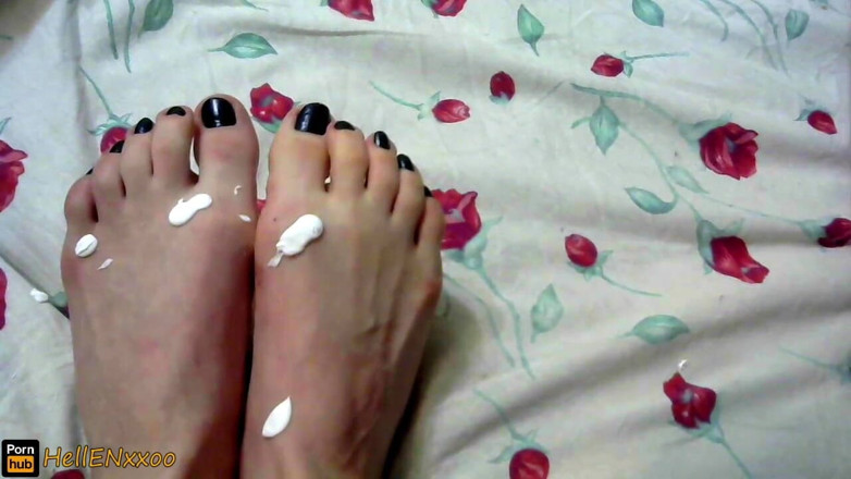 HellENXxOo: Adoration des pieds !