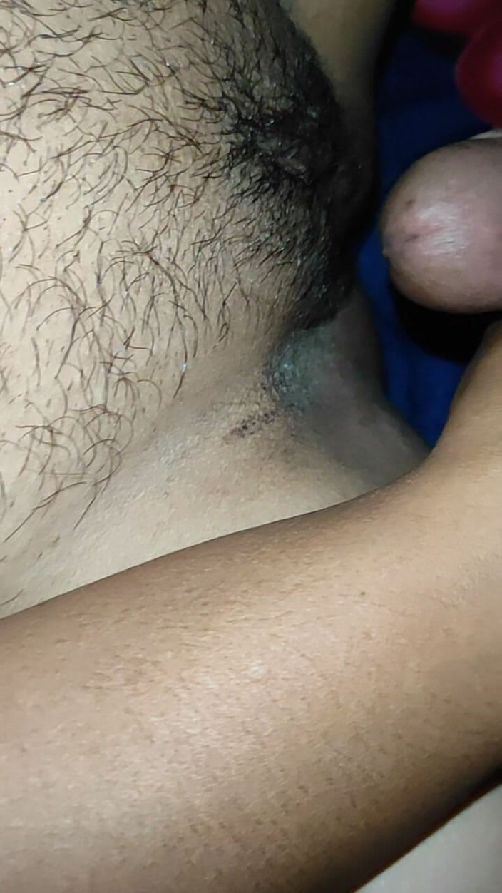 Jack n lusty Jessica: Дружина друга ділить ліжко і сором'язлива під час мастурбації і нарешті вставляє член хулігана в збуджену пизду
