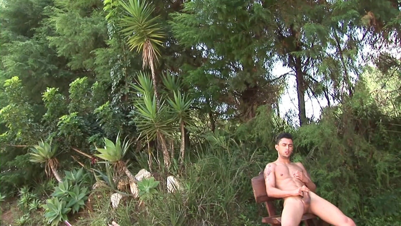 Male Dream: Yaramaz asker adam yarağını sıvazlıyor