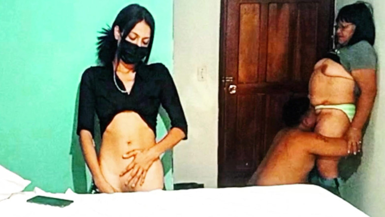 Milfta boohot: Ma copine aime me regarder baiser ma belle-mère