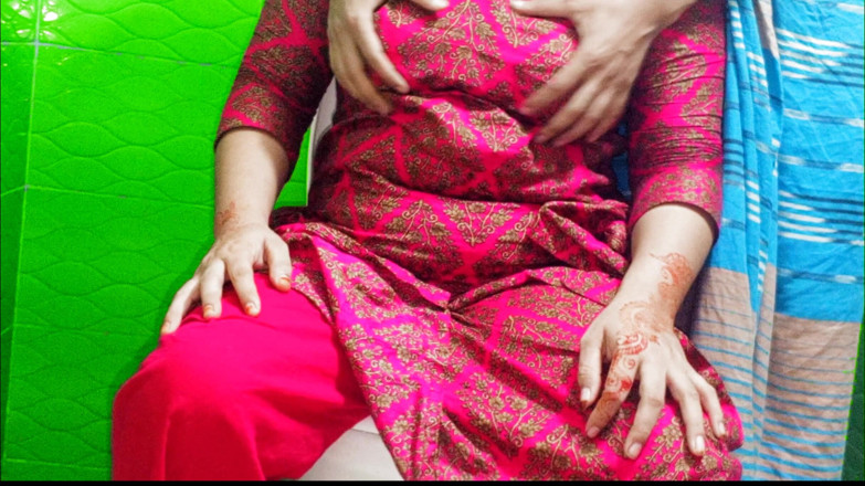 Nadiyabd: Bangladeşli yeni evli üvey anne üvey oğluyla edepsizce konuşuyor seks videosu, desi...