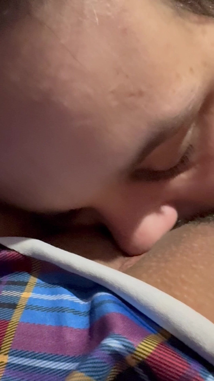 Nickiiraven: Ayah tiri jilat memek aduhaiku