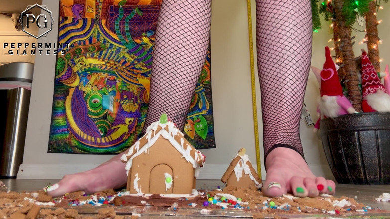 Peppermint Giantess: दिग्गज क्रिसमस गांव स्लो-मो क्रश धीमी गति में मेरे जिंजरब्रेड घरों को नष्ट कर रहा है