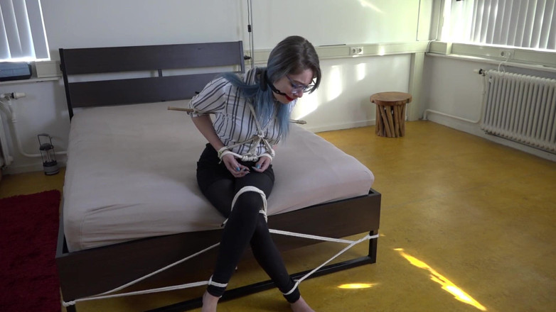 Restricting Ropes: Luna Grey - la secrétaire ballgagging