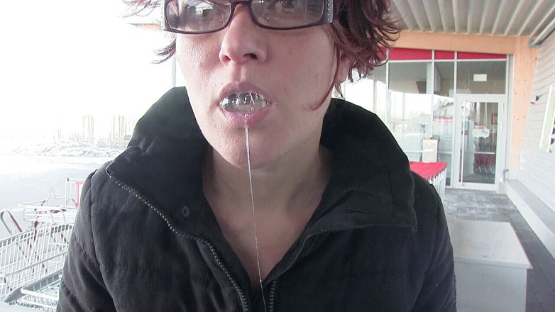 Popp Sylvie: Éjaculation au supermarché