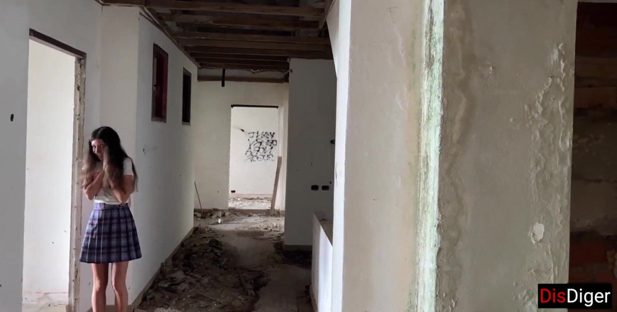 Dis Diger: Brought Stepsister to Abandoned House with Bats and Fucked Her...
