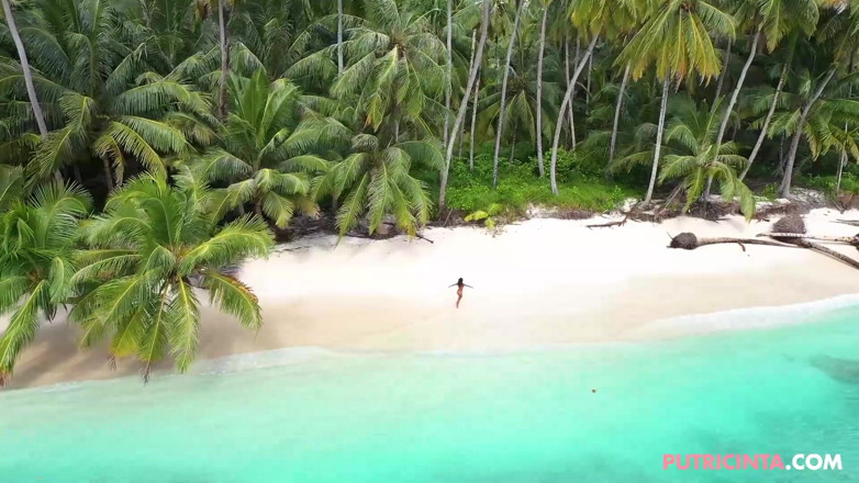 Putri Cinta: Asian babe Putri Cinta in 'Palm Beach'