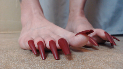 Abby Anna: Klikken op het tikken op lange teennagels