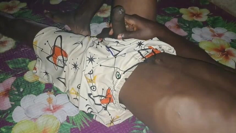 Power dick: Seul dans la chambre, le mec aime