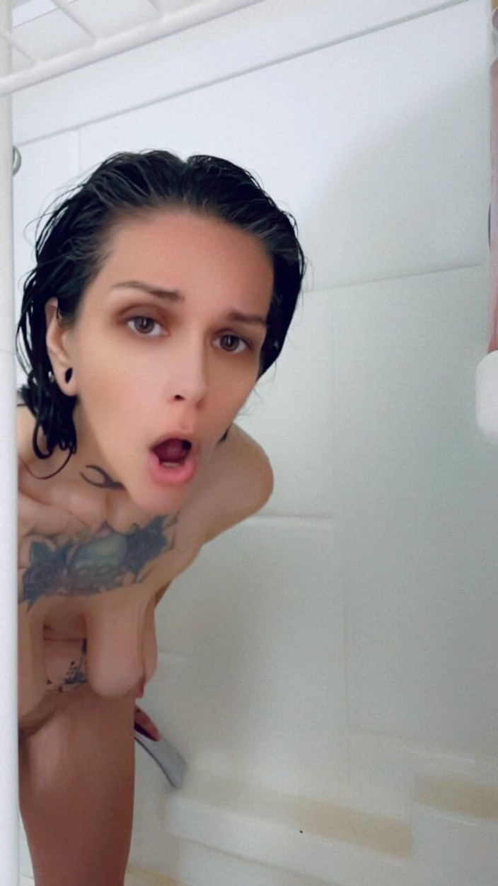 Tanyamariex: Squirt in doccia