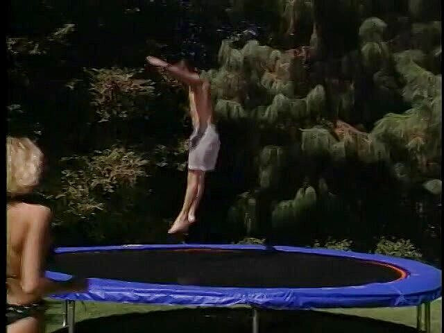 Outdoor Fucktivities: Грудастой блондинке засадили сзади.