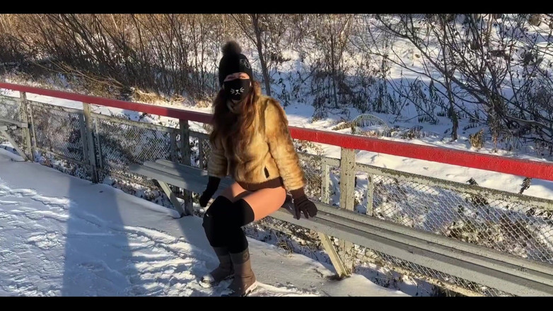 Juli Smith Meow: Una sessione invernale vuota è il luogo perfetto per dimenticare la...