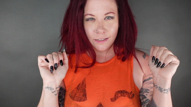 Deanna deadly: ハロウィーンのハロウィーンは赤毛の長くて鋭い黒い爪でオーガズムをくすぐります