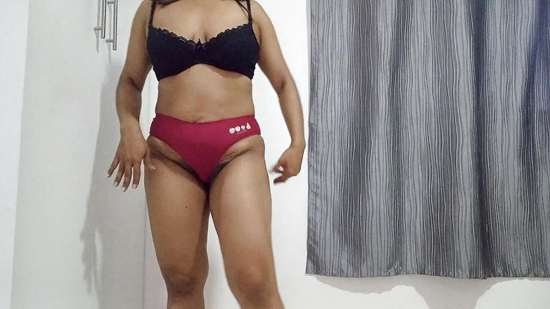 PATY PATY: Une belle-mère exhibe sa lingerie sexy et lui donne envie...