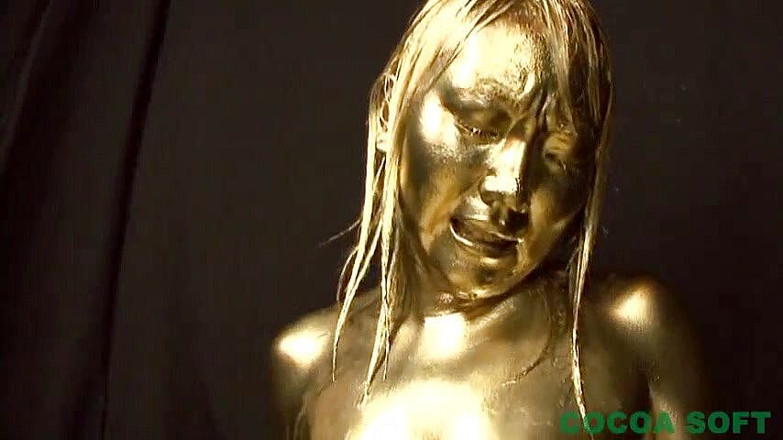 Cocoa Soft: 머리 위에 금색 페인트 걸기