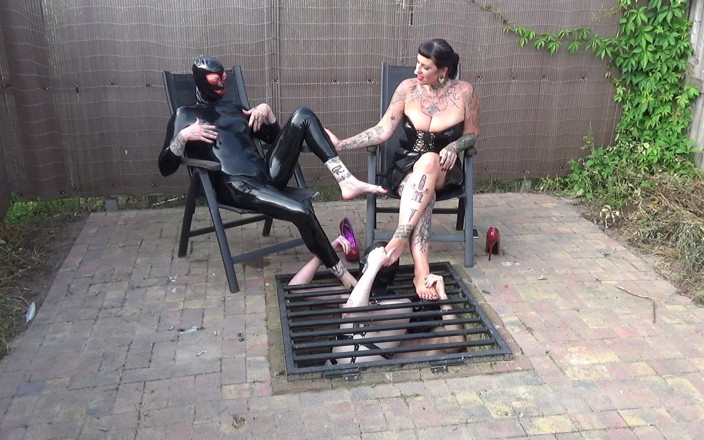 Domina Lady Vampira - SM Studio Femdom Empire: Ausdrückung, fuß ignoriert 1