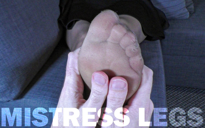 Mistress Legs: Majikan dengan kaki jenjang ini dipijat dengan lembut - pov