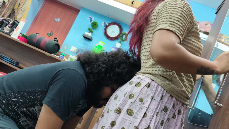 Vaishnavysharunraj: 屁股亲吻浪漫与胸部吮吸