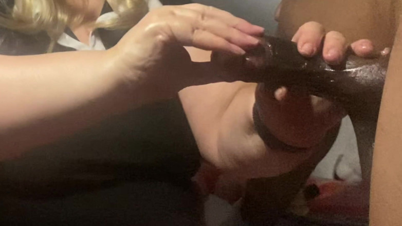 Daddykane: Une salope blonde mariée adore les amants de grosse bite...