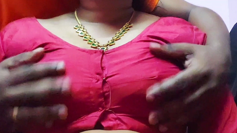 Desi Mohini: Mătușa excitată și-a sedus iubitul cu sânii ei
