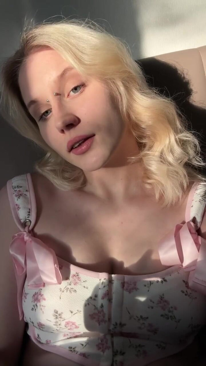 MertyXXX: Merokok di atas katil