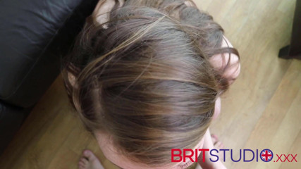 Brit Studio: Tu encules la baby-sitter de 18 ans