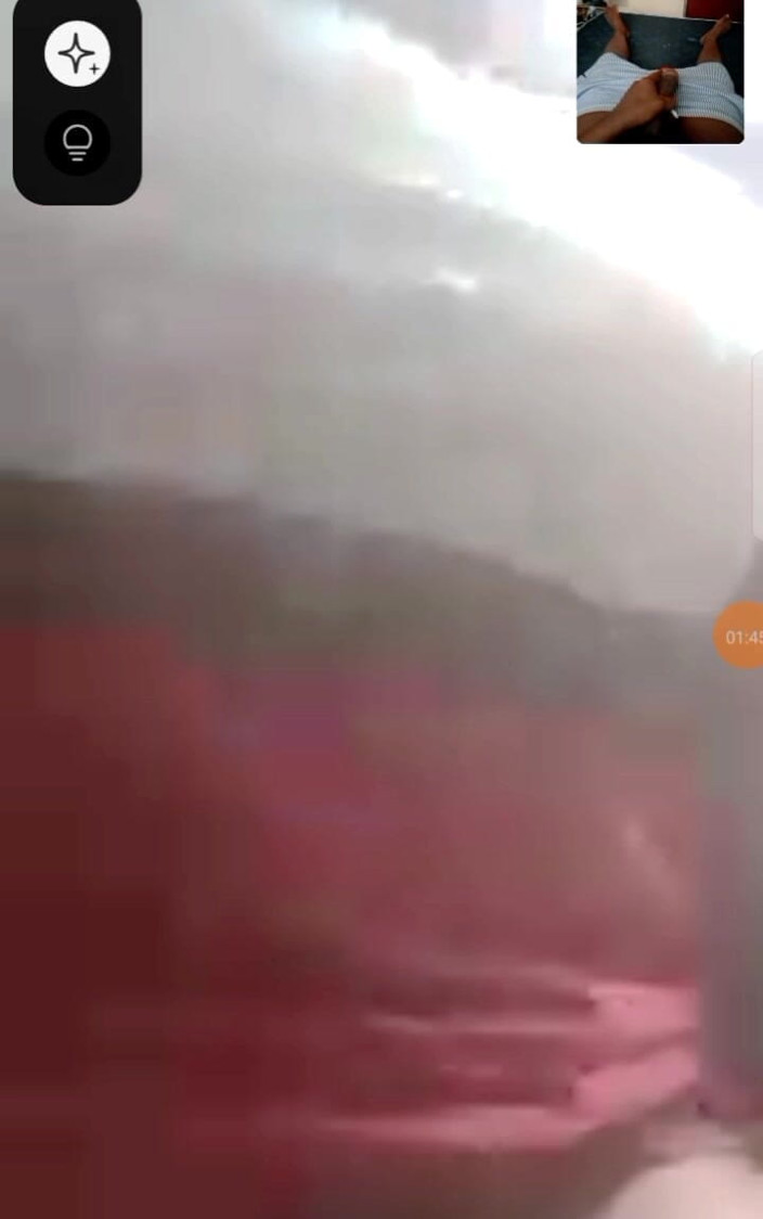 Me and my new slut: Podvádějící zralá vdaná žena na videohovoru šuká se svým klukem