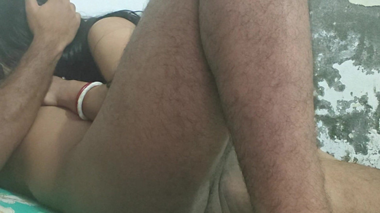 Busty Banuu: bhaabhi poori tarah se nagn hai aur vah chodna chaahti...