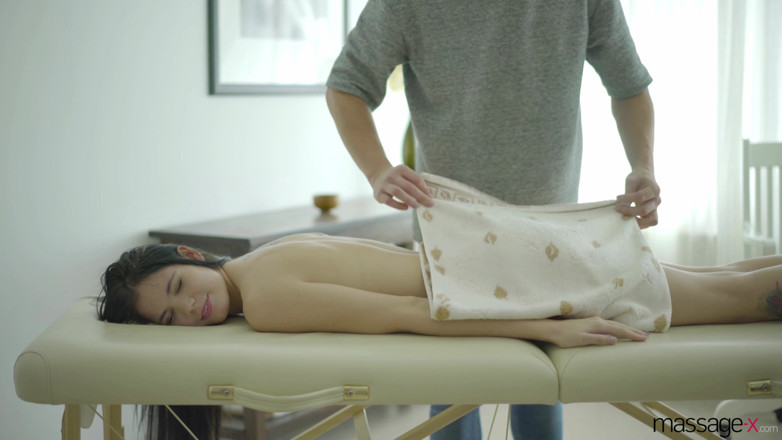 Massage X: Naolejované šukání Lovenia Lux