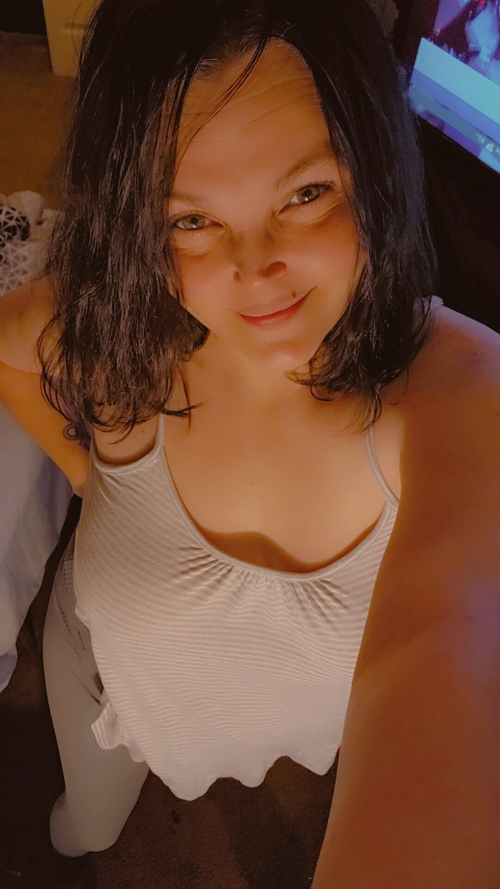 Andypandysweetascandy: meri tang gili rasili choot ke saath mere dildo ko...