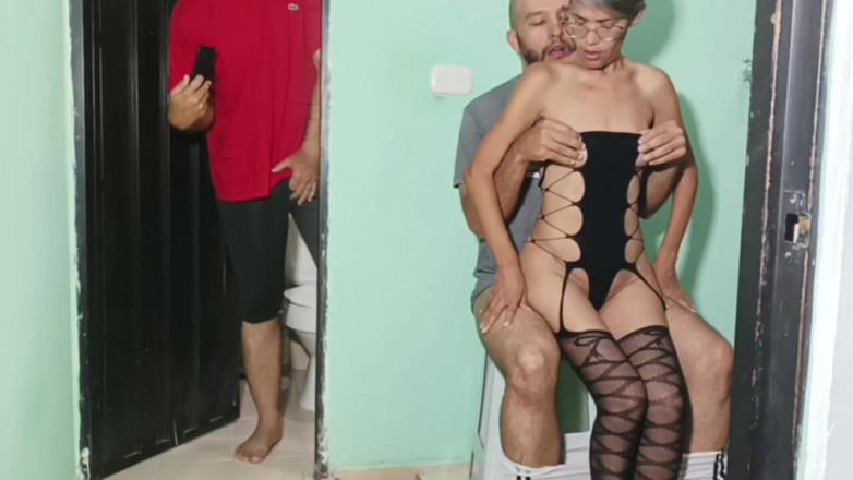 Swingersamateur40: Nagrywam moją przyrodnią siostrę, podczas gdy ona rucha swojego chłopaka