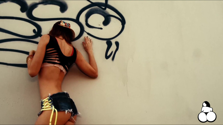 WhOOtylicious: Spinner shorty velký zadek uspokojí ptáka